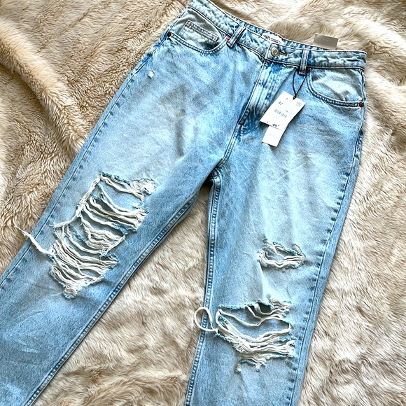 New with Tags Zara Ripped Mom Fit jeans in size: US 10 - Picture 2 of 5